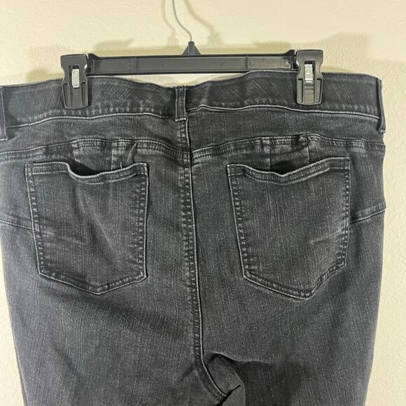 NWOT Torrid Women's Bombshell Skinny Premium Stretch High Rise Destructed Jeans - Picture 10 of 12